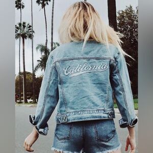 Forever 21 Jean Jacket Womens Medium Blue Light Denim Crop California Festival